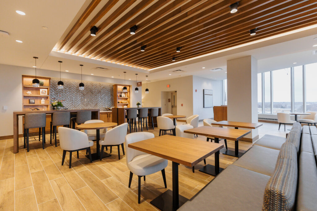 View of the restaurant seating area in the Hightpoint Hotel Sioux Falls